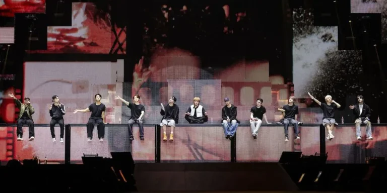 SEVENTEEN KICKS OFF U.S. LEG OF ‘RIGHT HERE’ WORLD TOUR WITH SHOWSTOPPER IN CHICAGO