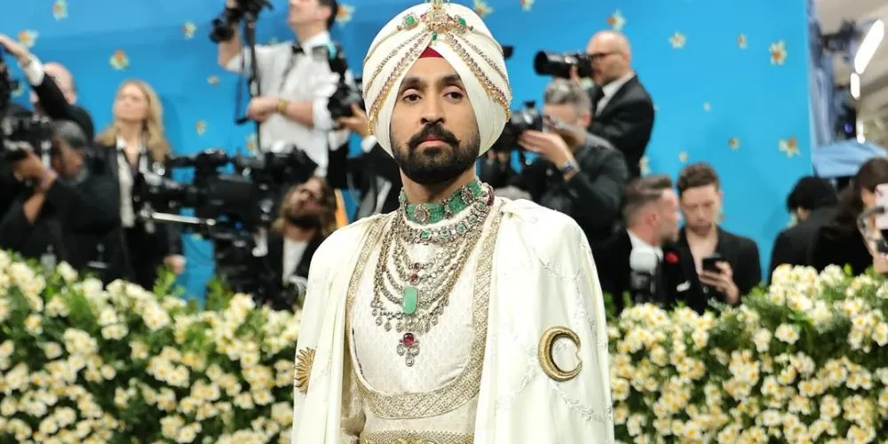 Khalistani Group SFJ Targets Diljit Dosanjh Over Respectful Gesture to Amitabh Bachchan