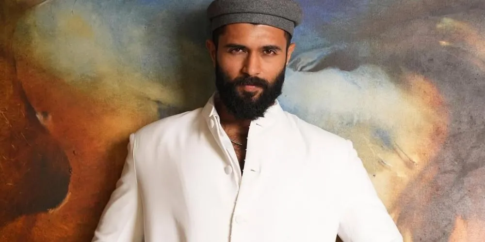 Vijay Deverakonda escapes in a car accident